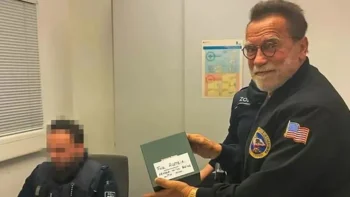 Arnold Schwarzenegger fermato all'aeroporto di Monaco per un Audemars Piguet