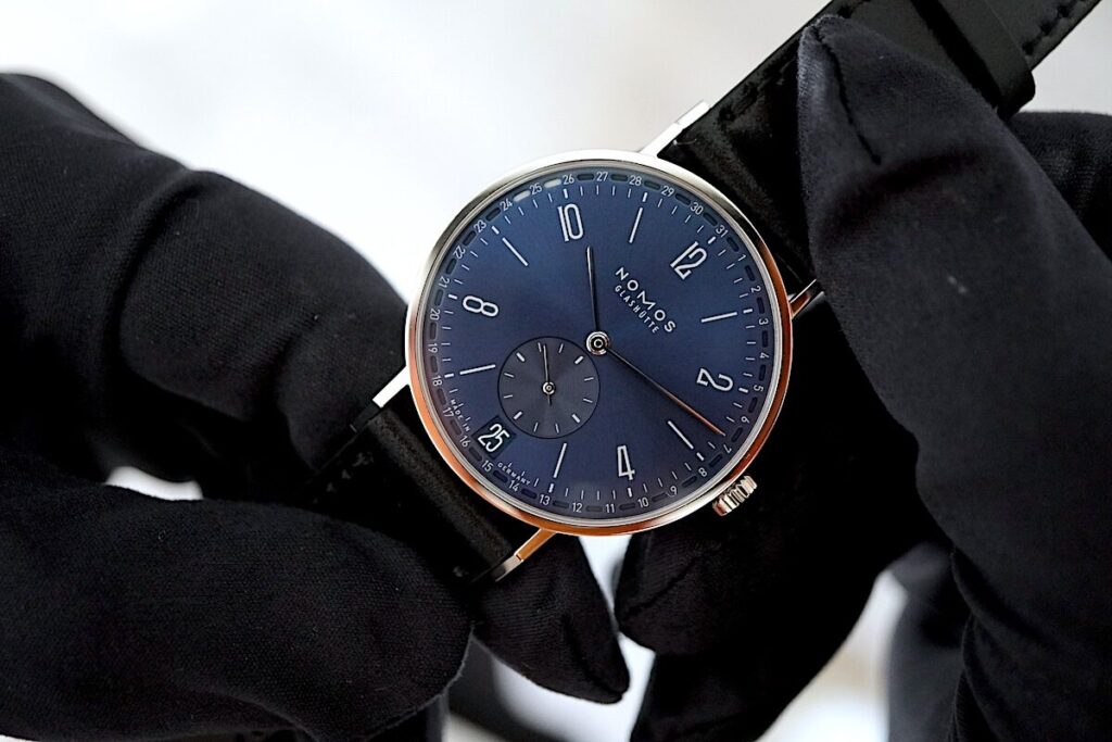 Recensione Nomos Glashuette Tangente 2date